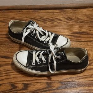 Black lowtop converse